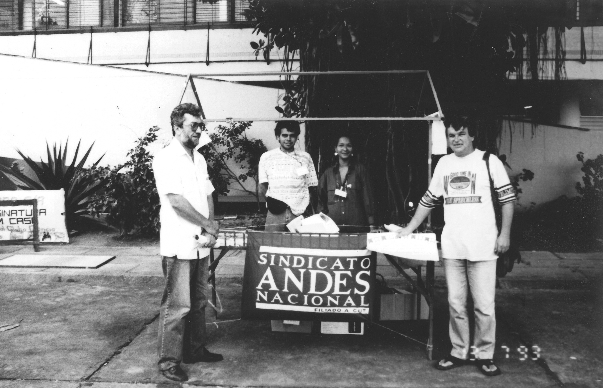ANDES-SN na Sociedade Brasileira para o Progresso da Ciência (SBPC) em 1993 em Recife -PE. Fotógrafo Hideo.
